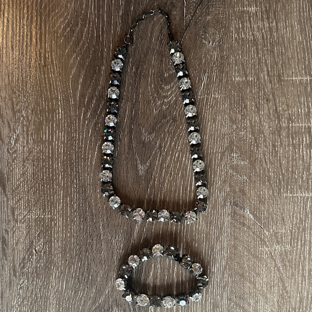 Elegant Black and Silver Jewelry Set
